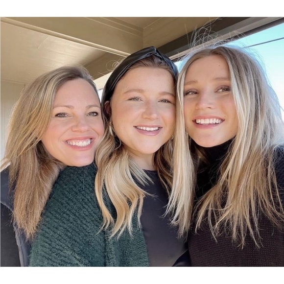 Meet your Poshers! Steph, Brooke, Schyler & Kennedy - Picture 1 of 2